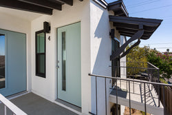 ONE Tree Modern Upstairs Apartment Home